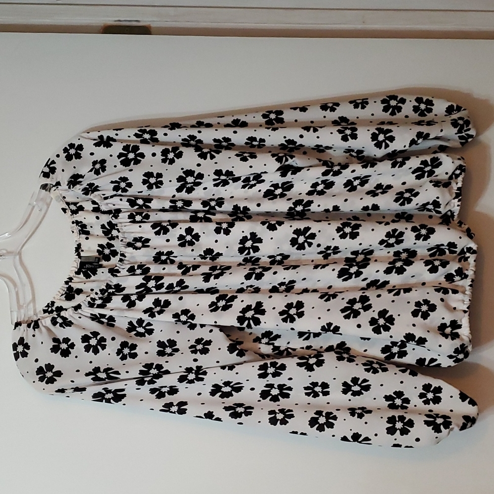 Daisy print top.